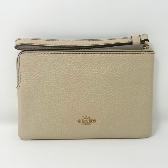 Coach X Peanuts Corner Zip Wristlet With Snoopy & Friends Motif Ivory CF213 - Picture 3 of 6